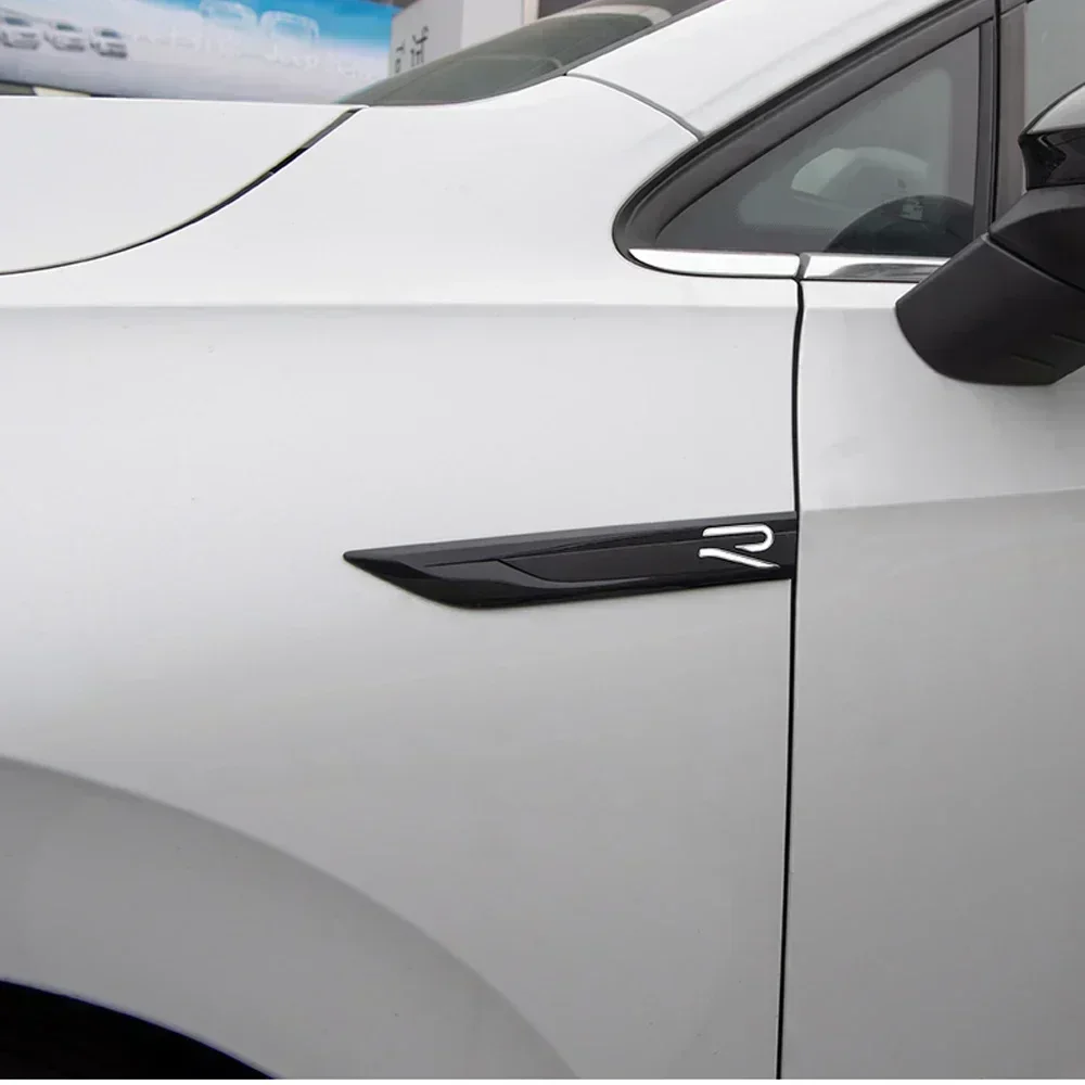 2개 ABS R 로고 자동차 펜더 사이드 윙 엠블럼 배지 스티커 (폭스바겐 VW 골프 5 6 7 파사트 B6 B8 티구안 R 라인 GTI 폴로 보라 용)