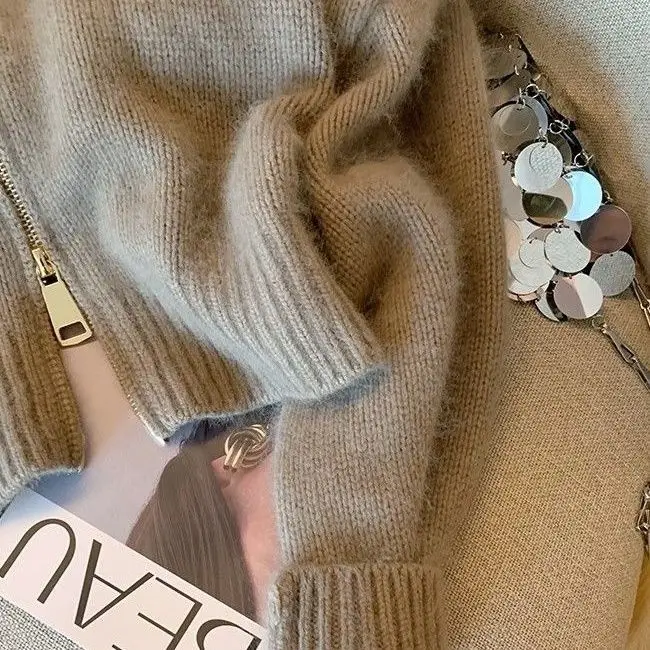 سترة نسائية أنيقة مقصوصة بسحّاب سترة محبوكة للخريف سميكة سترة منفوخة عتيقة 2000s معطف تريكو قصير مناسب