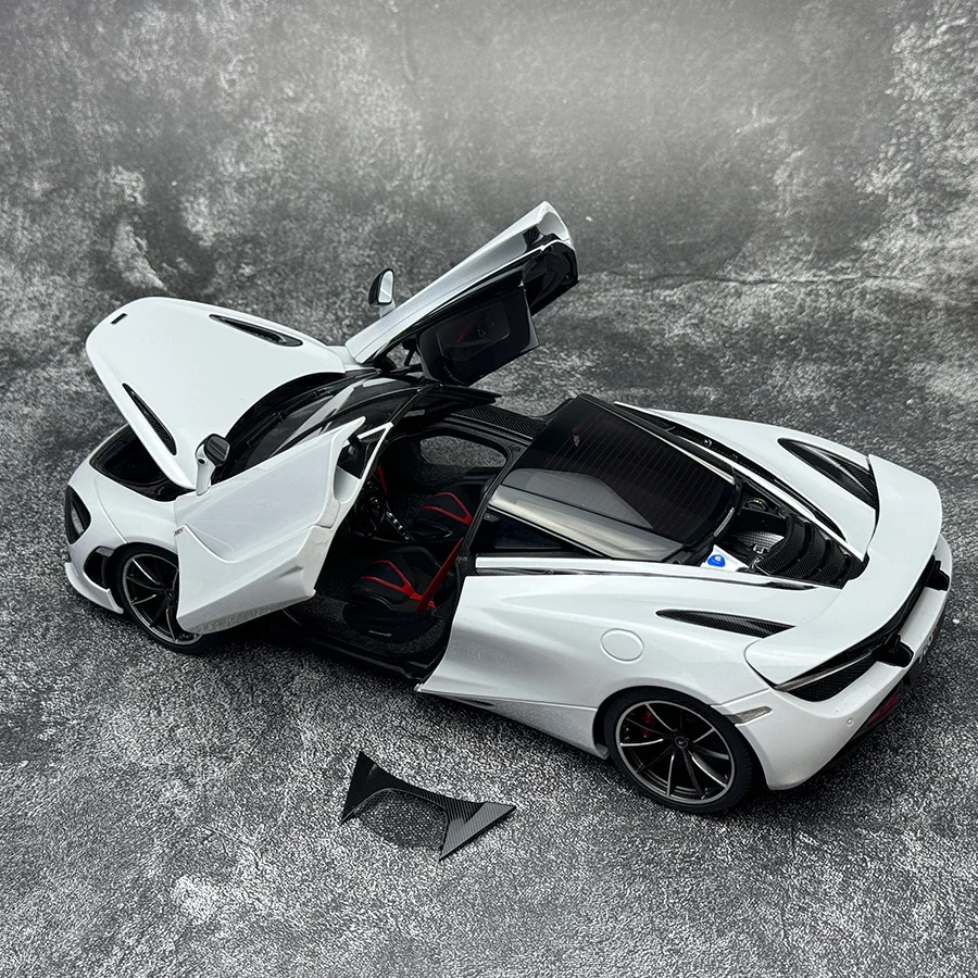 AUTOart 1:18 scale for McLaren 720S Sports car model static