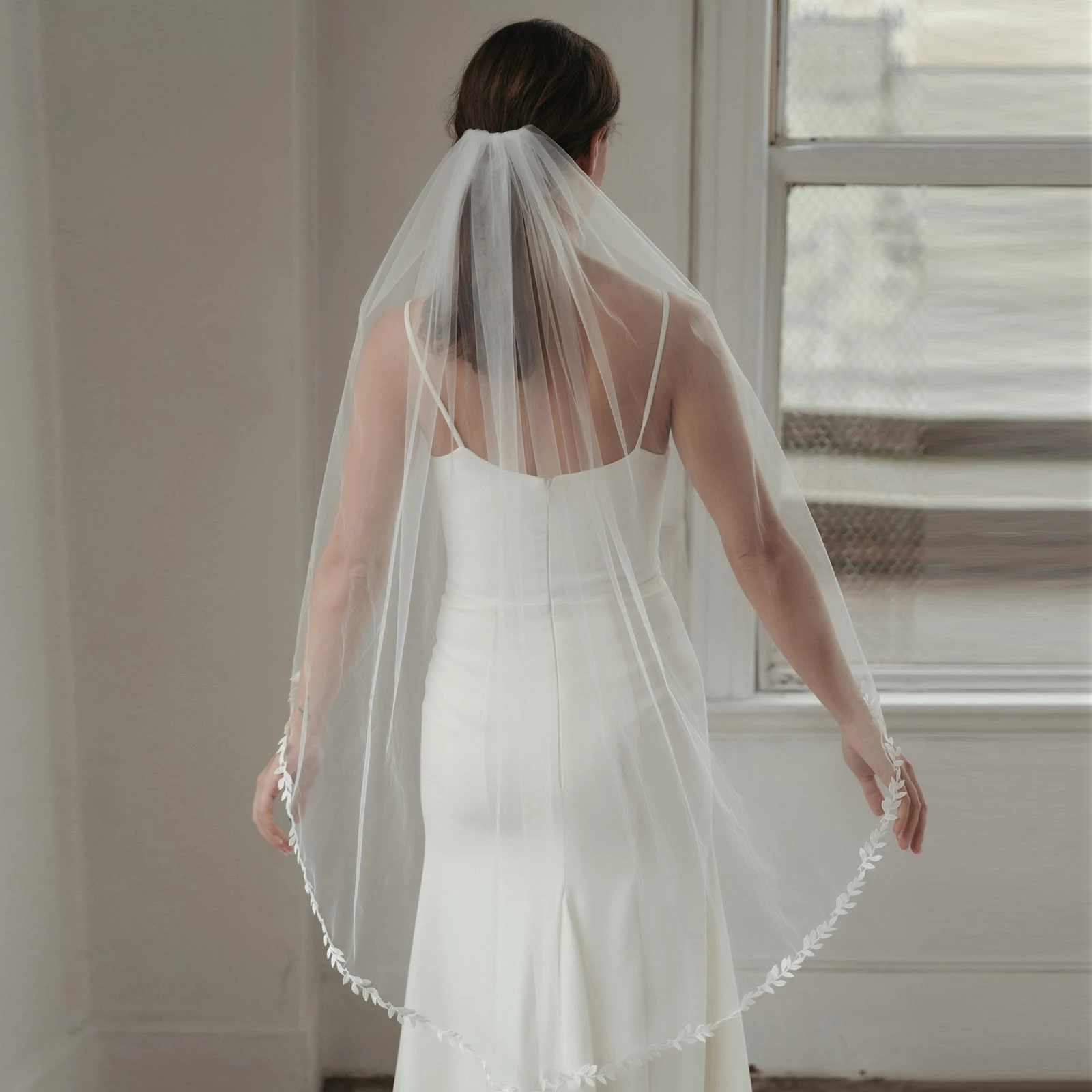 Wedding Veil Lace Edge Bridal Veils 3M White Ivory Thin Scallop Lace Trim Cathedral Mantilla Bride Accessories V129