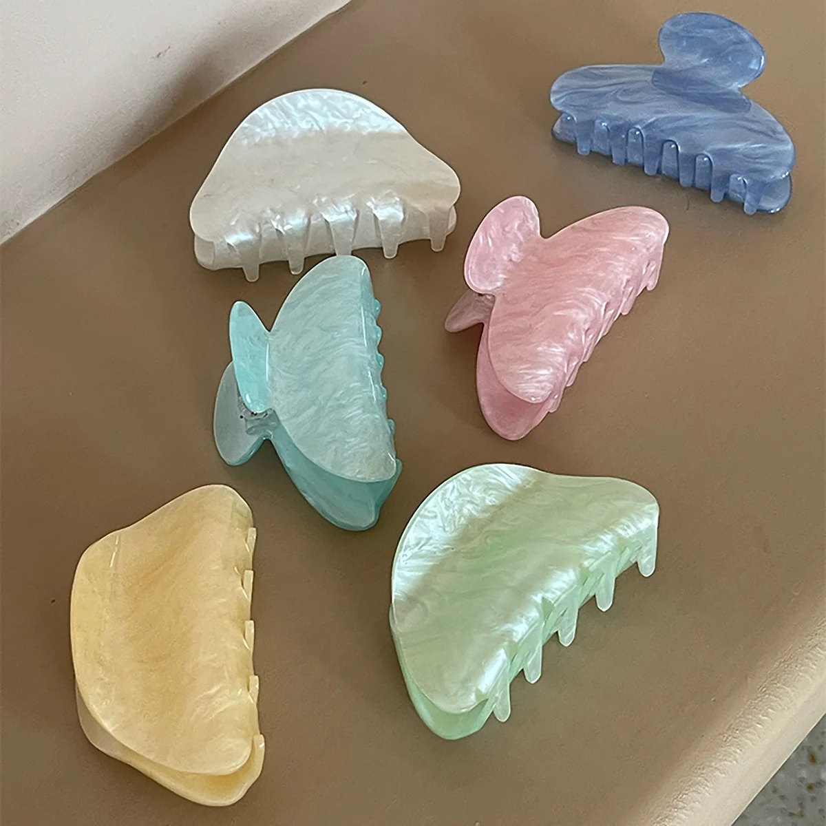 Elegante Haarklammern aus Acryl, große Größe, Halbkreis, Hai-Clip, einfache süße Halbhaar-Haar-Accessoires für Damen