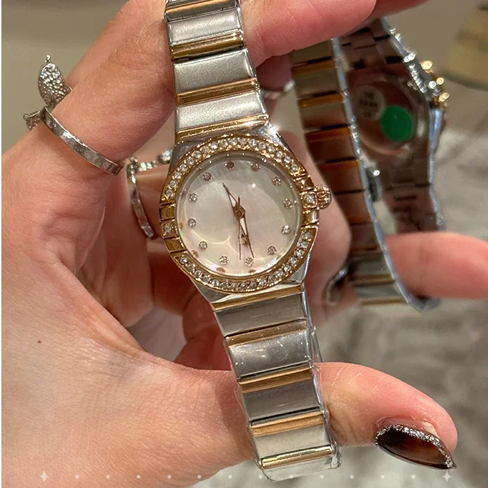 Ladies round diamond inlaid watch luxurious and exquisite water diamond quartz watch with steel strap ladies diamond watch