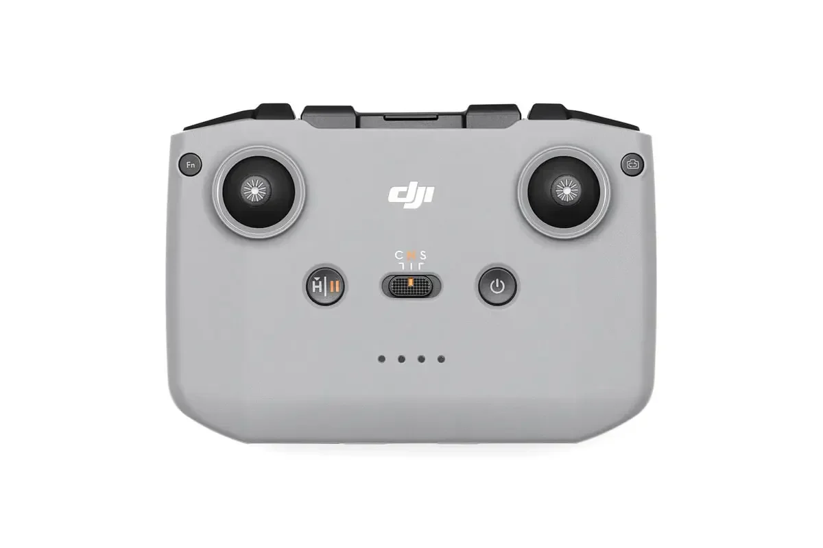 Télécommande DJI RC-N3 connectée à un drone DJI, prête pour le vol