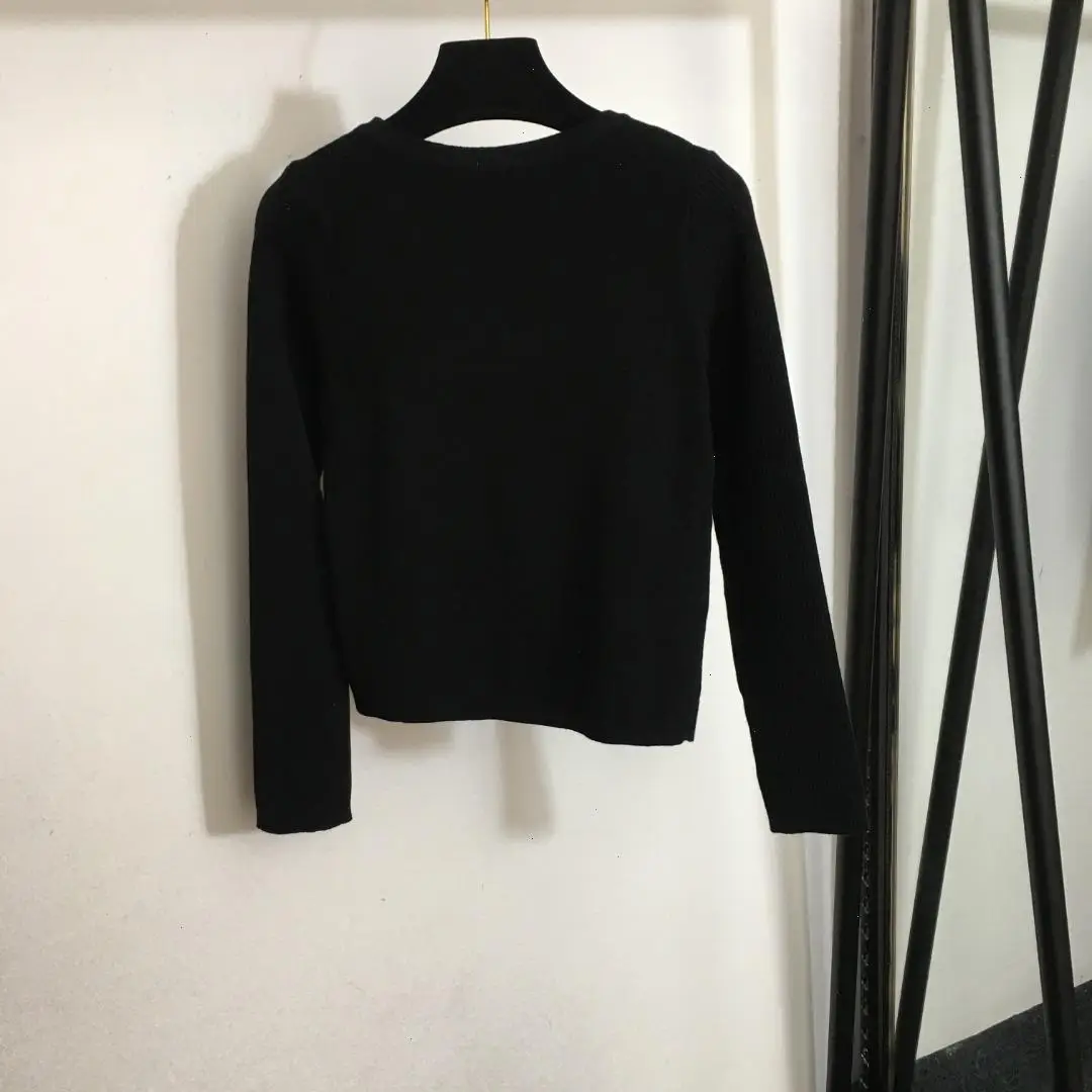 

Embroidered Chest Detail - Spring/Autumn New Simple & Versatile Long-Sleeved Knitted Bottom Shirt