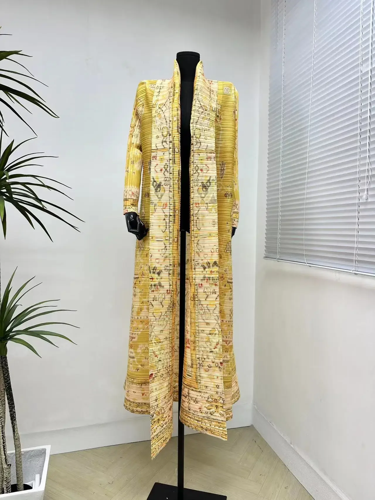 Miyake Pleated Women\'s Long Cardigan Windbreaker Coat Autumn New Ethnic Style Printing Loose Plus Size Dress Cloak Robe
