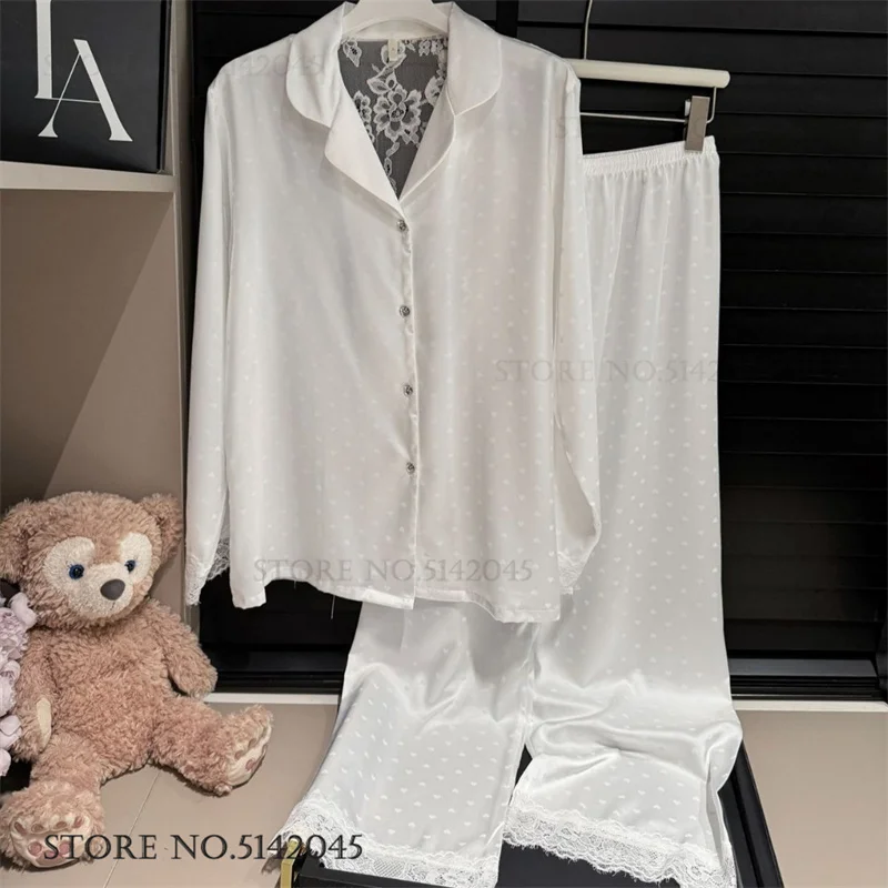 طقم بيجامة حرير عنابي دانتيل نسائي