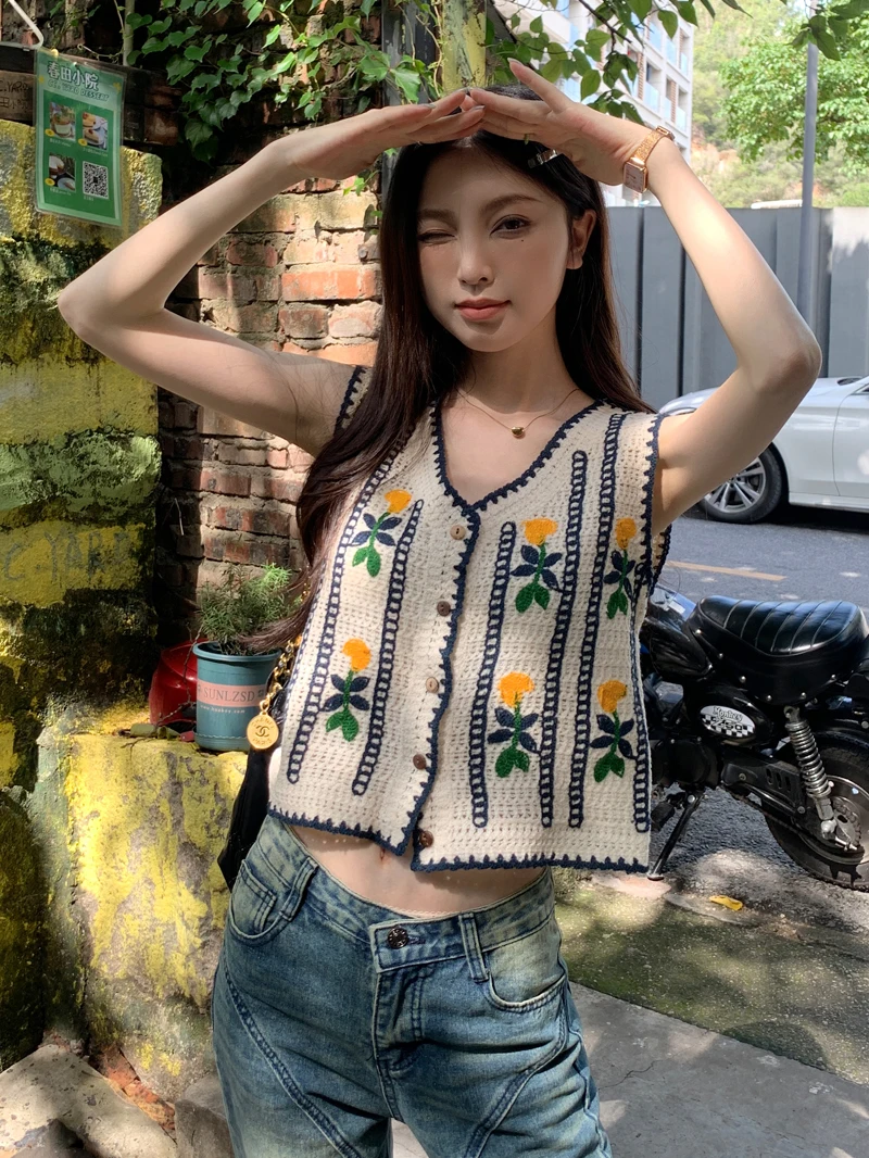 NewKoreanKnittedVestWomensVintageEmbroideryHookedFlower