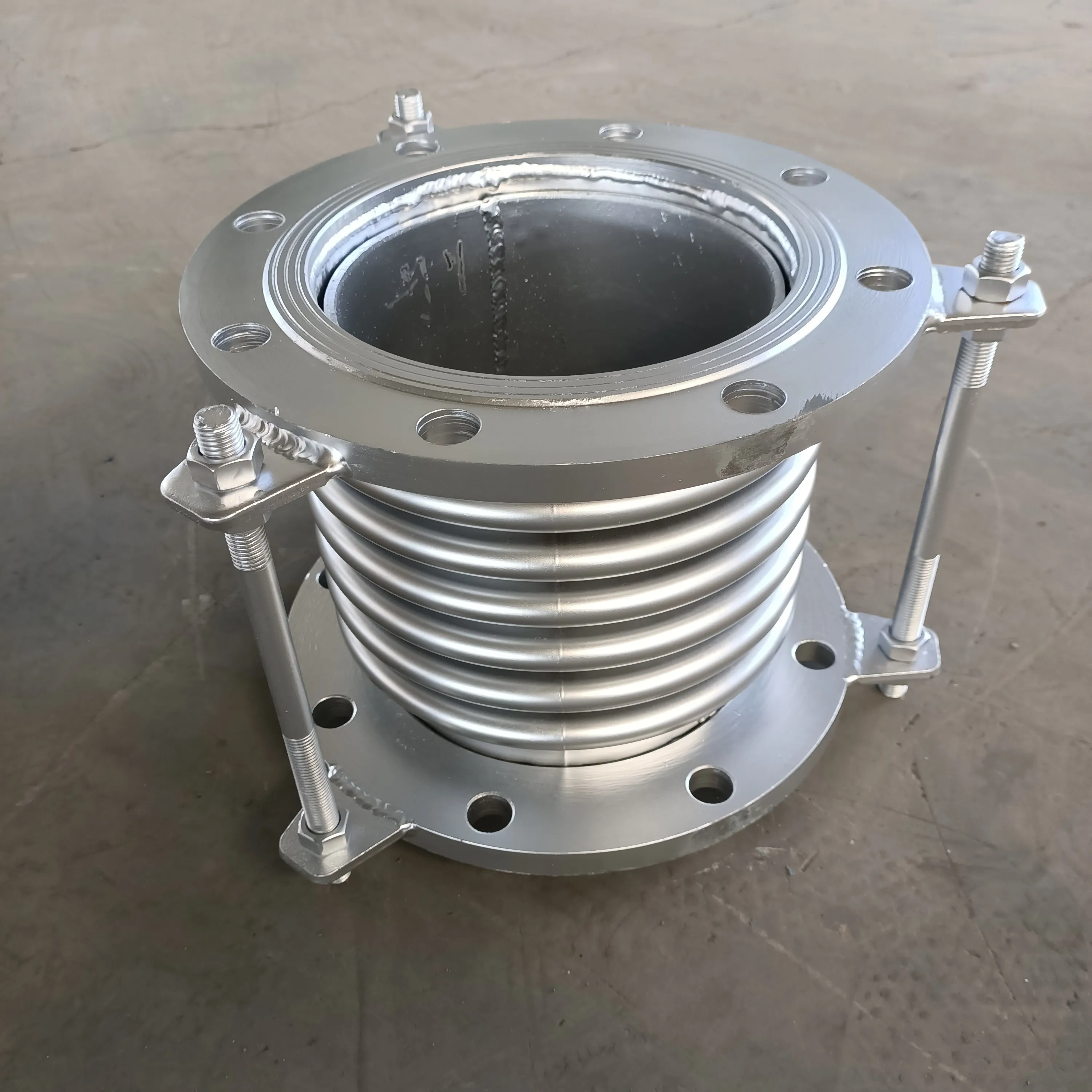 Рисунок 2 - Коррозионно-стойкие компенсаторы титана и циркония