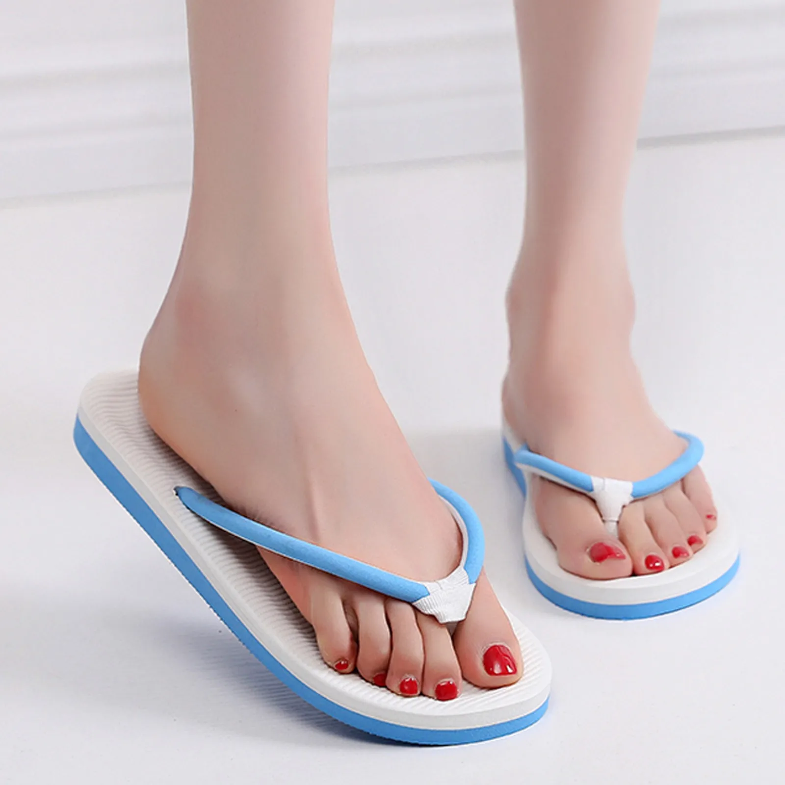 Women’s Beach Flip-Flops – Breathable Slip-On Sandals, Fashionable Clear Jelly Design, Comfortable Footwear for Summer Beach Footwear Flip-flops