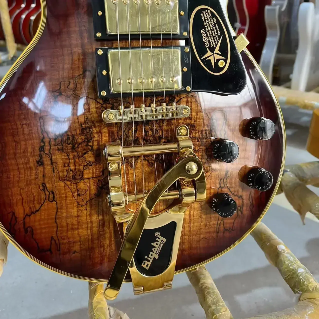 Electric Guitar Mahogany Body Decayed Maple Top Bigsby Tremolo System Gleeson