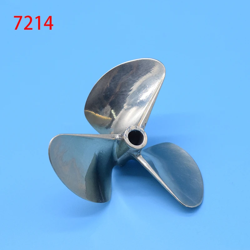 Hélice de bateau RC en cuivre à 3 pales, 72mm, avec arbre 6.35mm visible.