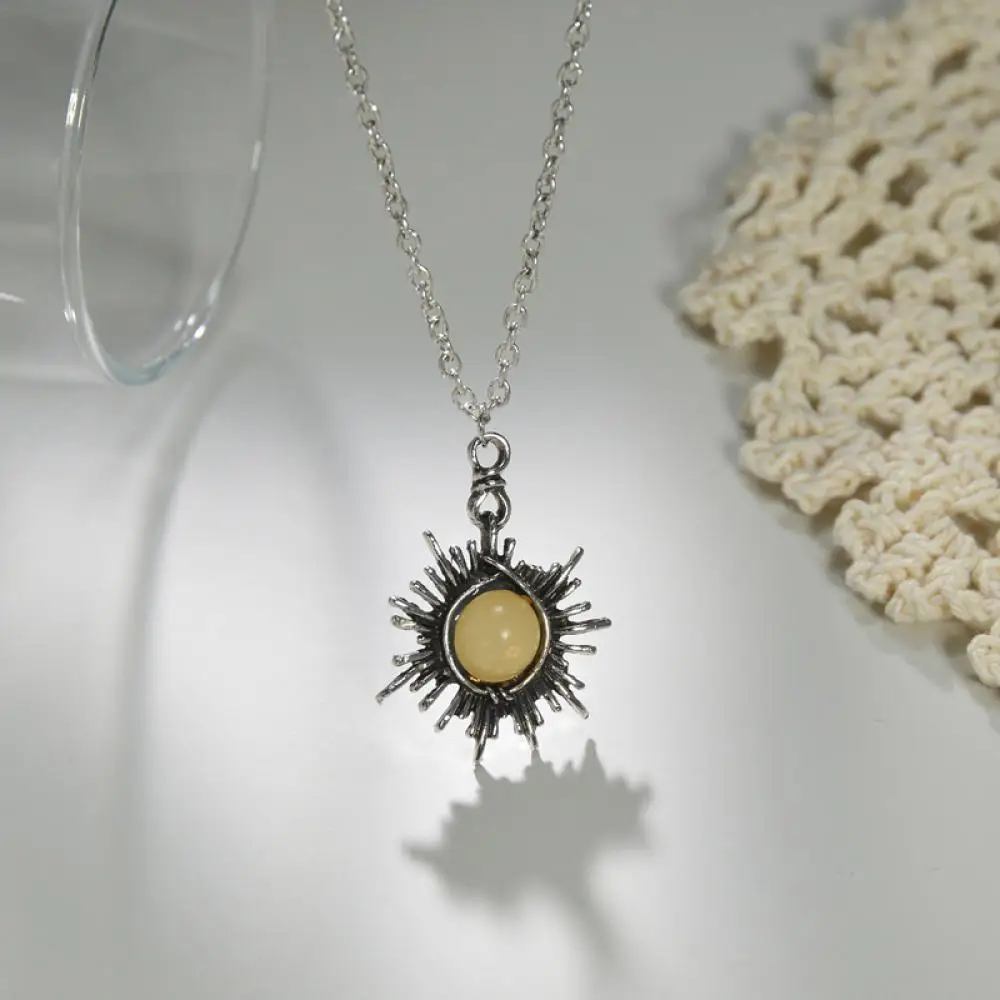 Fashion Necklace Moonstone Necklace Crescent Crystal Moon Pendant for Women
