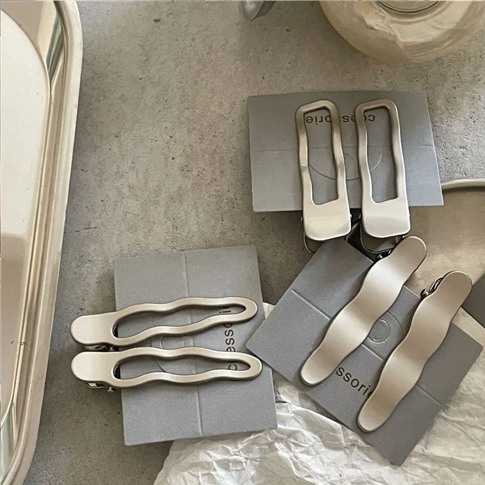 2 stücke Silber Farbe Metall Silber Welle Linie Haarspange Mit Geometrische Hohl Legierung Entenschnabel Clips Seite Pony Weibliche Damen Haarnadeln – Detail 2