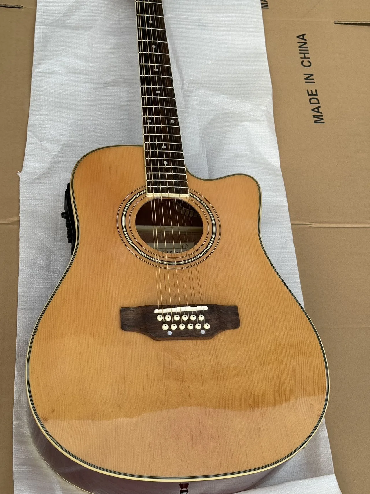 

12 Strings Acoustic Guitar Semi-Hollow Body Glossy Finish With EQ Free Shipping