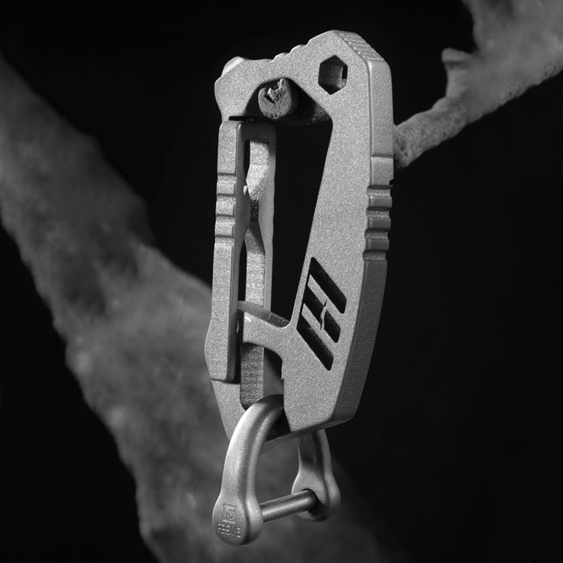 High Quality Titanium Alloy Mechanical Press Keychain Men's Super Light Waist Hanging Car key Chain Key Ring Creative Gifts