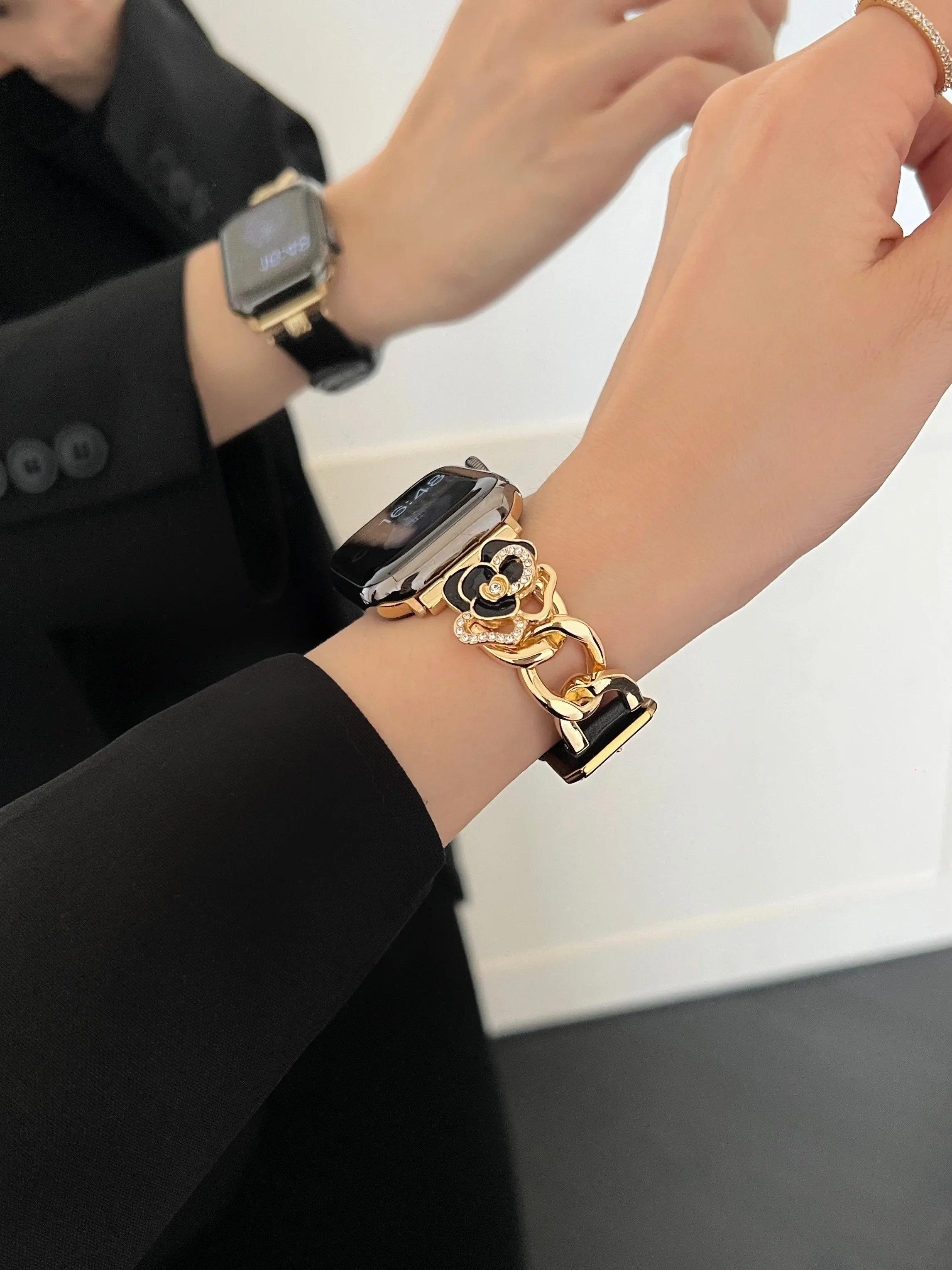 Camellia flower cowhide pearl oil alloy watch strap For Apple Watch band 44 40 45 41 49 42 38 45 mm iwatch 9 se 5 6 8 7 Ultra 2