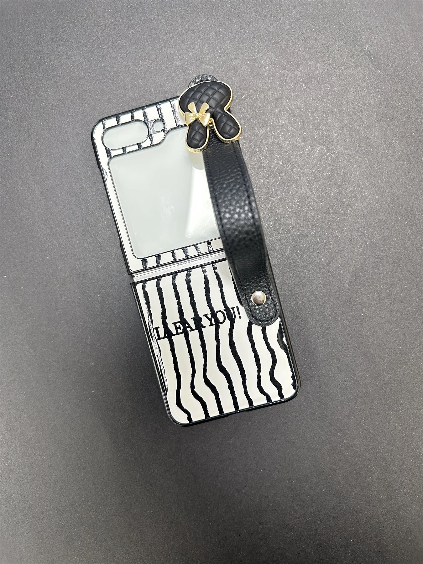 Korean Simple Corrugation Rabbit Wrist Strap Phone Case Cover
