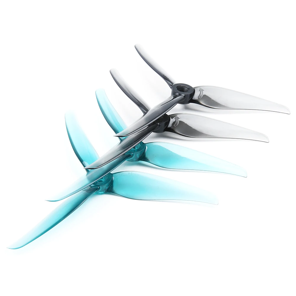 Gros plan sur l'hélice Nazgul R5 V2 5.1 pouces 3 pales iFlight, détails des pales et du logo iFlight