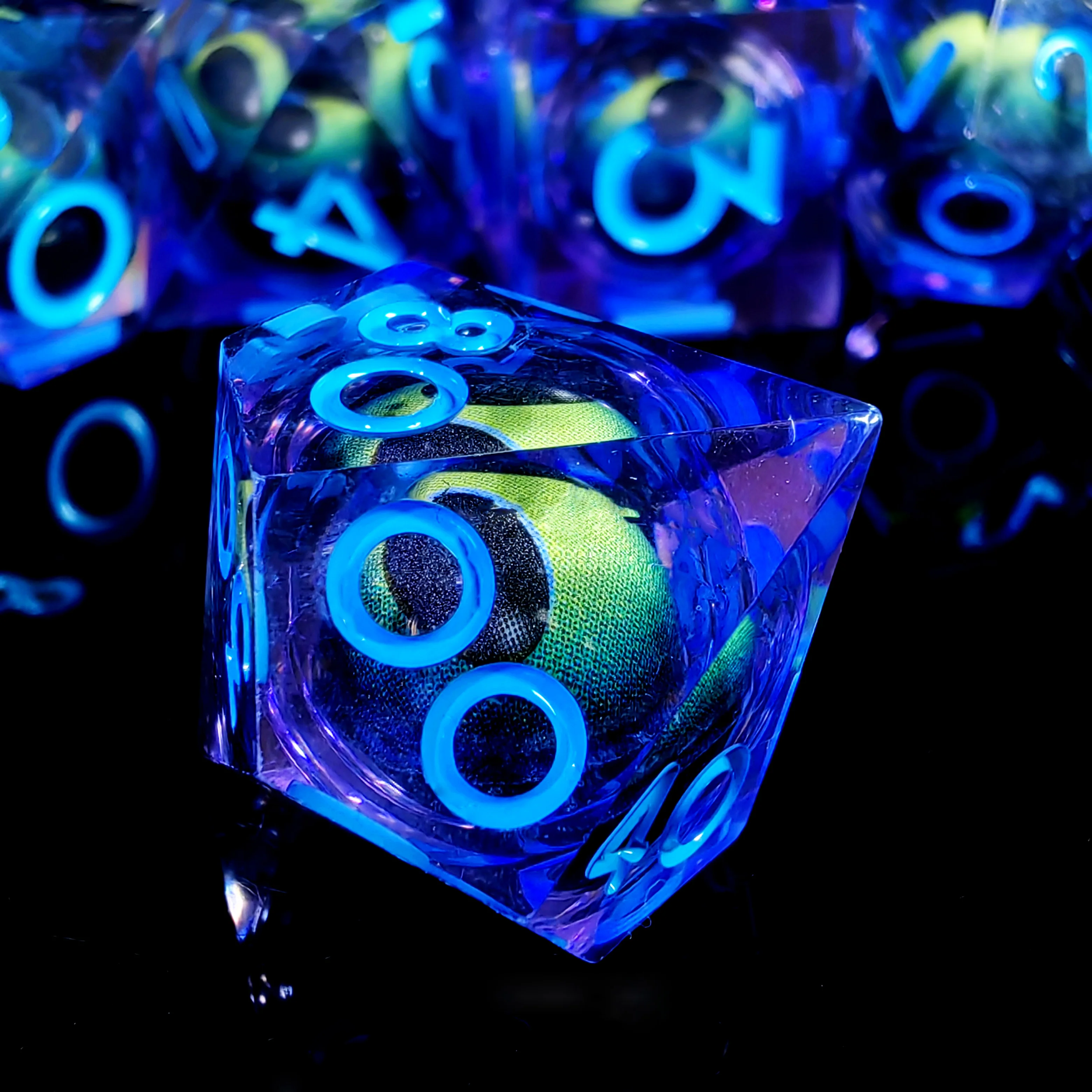 Spinning Dragon Eye DnD Dice Set, 7-Piece Polyhedral Resin Dice, Light Purple RPG Dice for Dungeons & Dragons, Tabletop Games