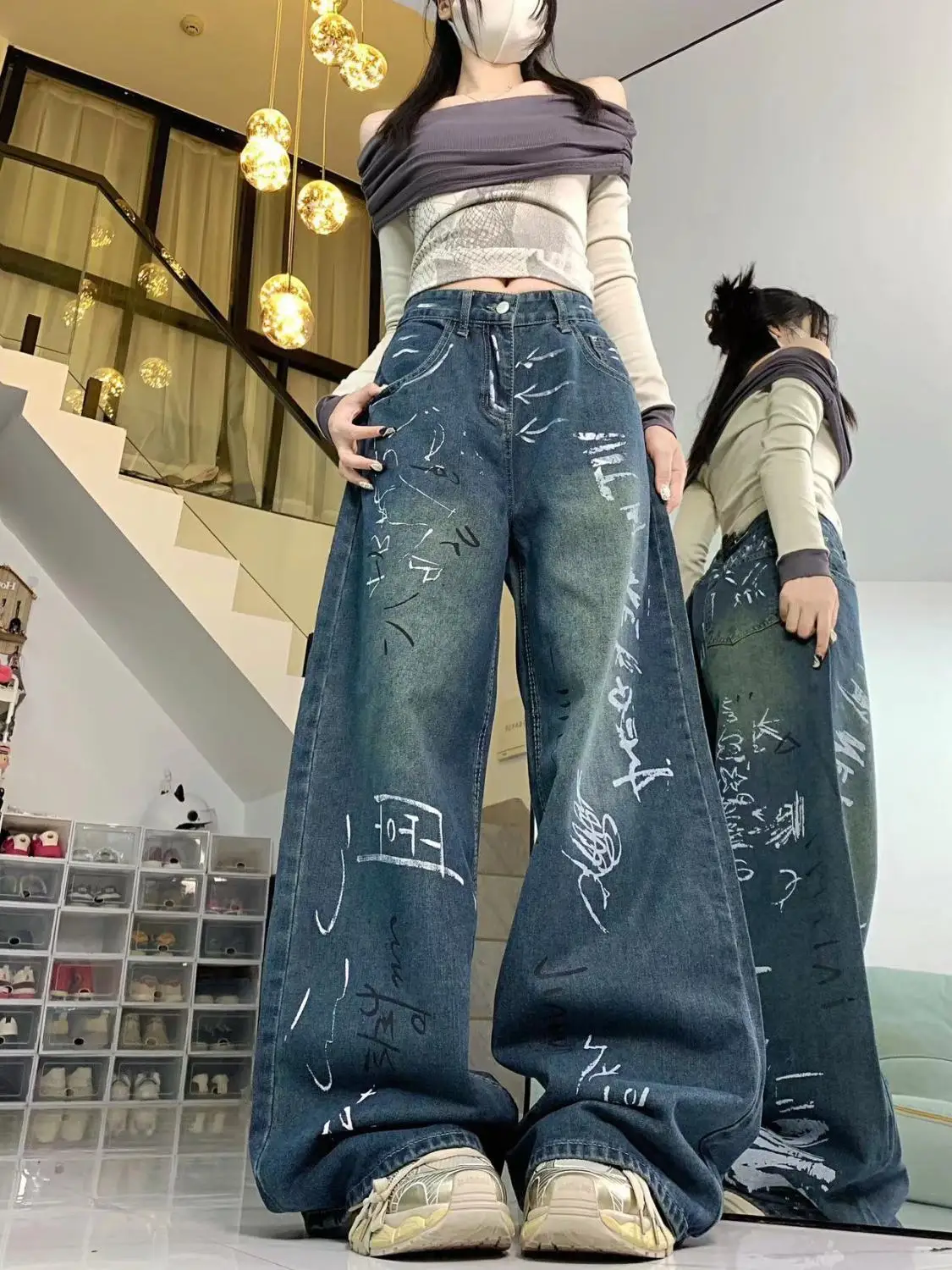 High-waisted sexy jeans Women's retro aesthetic graffiti fashion casual loose jeans Y2K street shoot wide-legged straight pants summer graffiti jeans men embroidery printing gradient color high street retro luxury pants slim fit and white scrape comfor2024