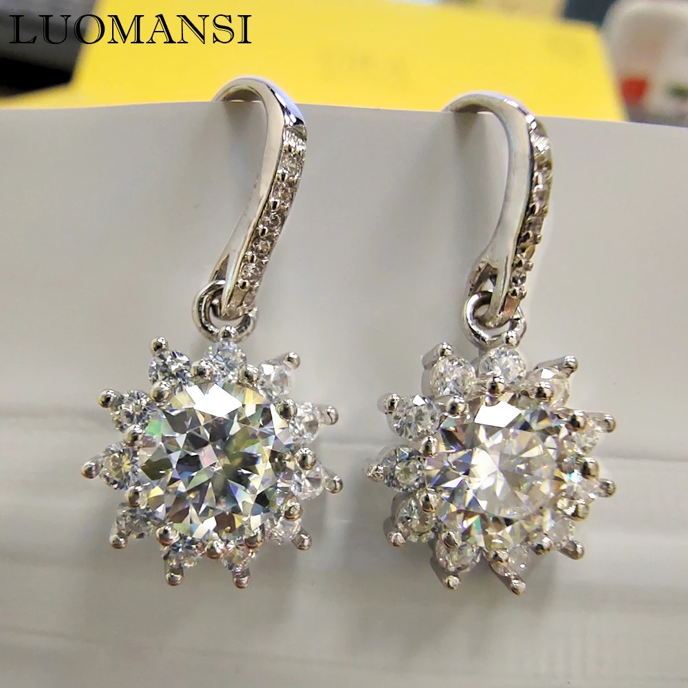 Luomansi 1 + 1CT Moissanite 태양 꽃 귀걸이 여성을위한 925 실버 쥬얼리 웨딩 파티 기념일 선물 GRA 인증서 
