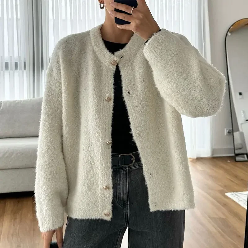 Suéter elegante de manga larga para mujer, cárdigan liso holgado de un solo pecho con cuello redondo, ropa de abrigo suave y a juego para primavera 2025.