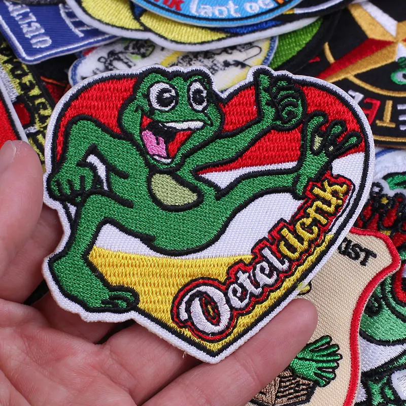 Emblema Oeteldonk Aleatório, Carnaval de sapo para a Holanda, Ferro bordado completo em remendos na roupa, Etiqueta do emblema, 10pcs por lote