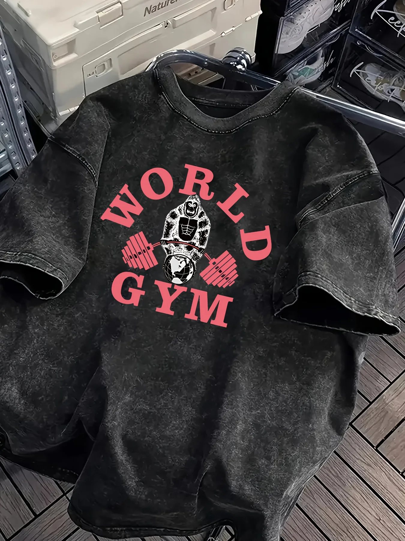 Sommerliches Retro-T-Shirt für Herren aus 100 % Baumwolle im Used-Look mit lockerer Passform und aufgedrucktem World Gymnasium-Muster, atmungsaktiv und geeignet