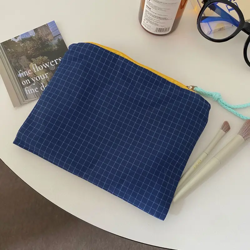 Large-Capacity Plaid Makeup Bag for Women Ins Style Portable Cosmetic Storage Bag Skincare oiletry Organizer  Travel Daily Use - Image 7