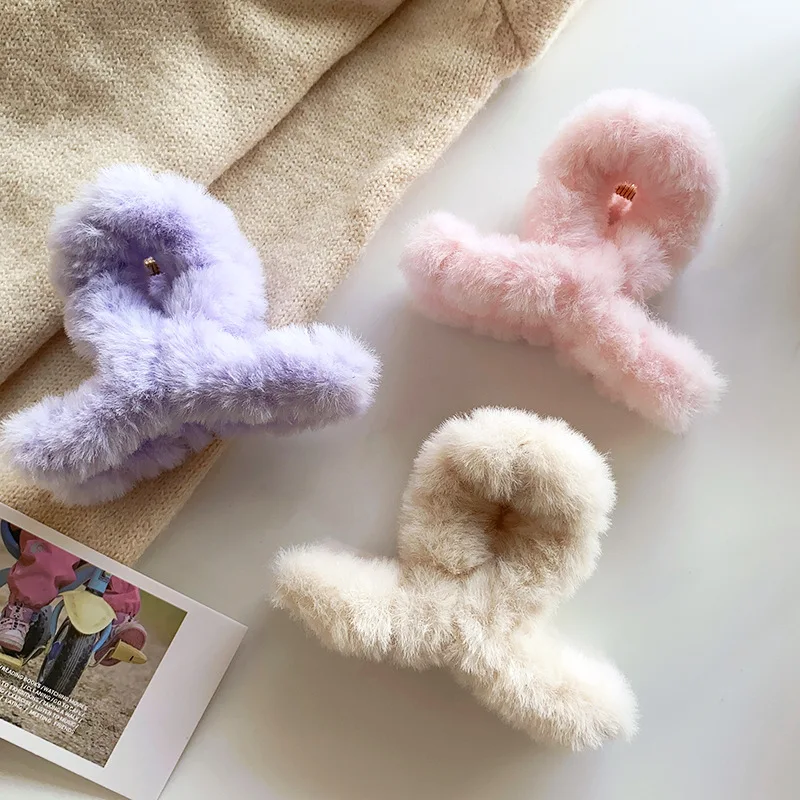 2023 Winter Plüsch Krabben Haars pange für Frauen kleine Haars pange Mädchen Wolle rosa Klaue Clip Dame mittelschwarze Haarnadel Accessoires – Detail 2