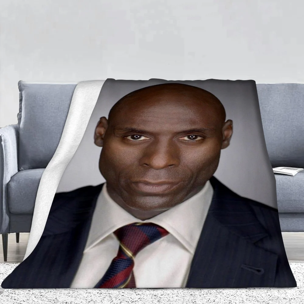 Lance Reddick ���� ħ��� Ư�� ���, ĳ���� ��ġ Ÿ��, Ȩ ���, ǫ���� ���� ����, ���Ÿ� ħ��