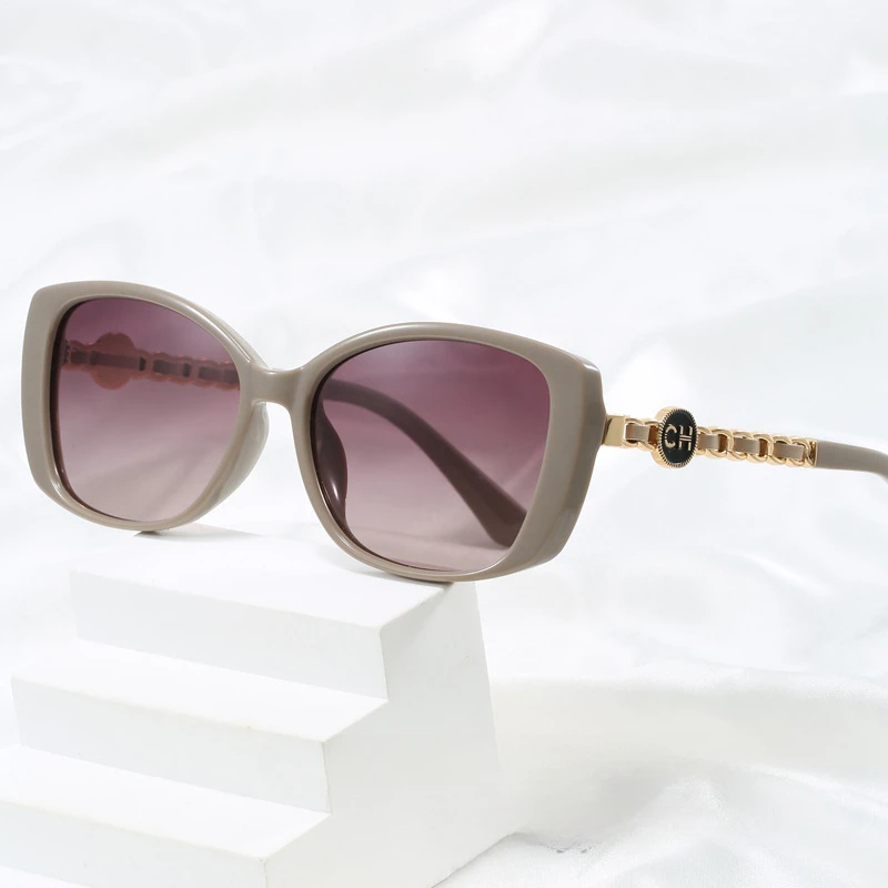 Sunglasses for Women Retro Frame Luxury Design UV400