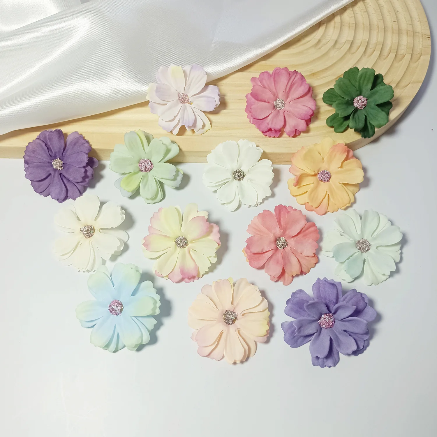 50 Stücke Gänseblümchen Künstliche Blumen Kopf Seide Gefälschte Blumen Hochzeit Dekoration Wohnkultur DIY Handwerk Kranz Geschenk Girlande Zubehör
