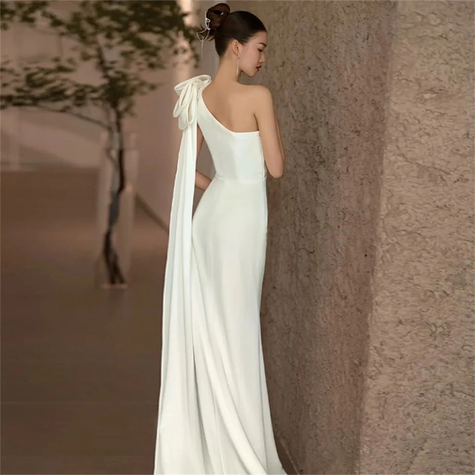 Elegantes, schulterfreies, ärmelloses Meerjungfrauen-Brautkleid mit Schleife und Schleppe für Damen 2026 – Hochzeitskleid im schlichten Stil – Detail 5