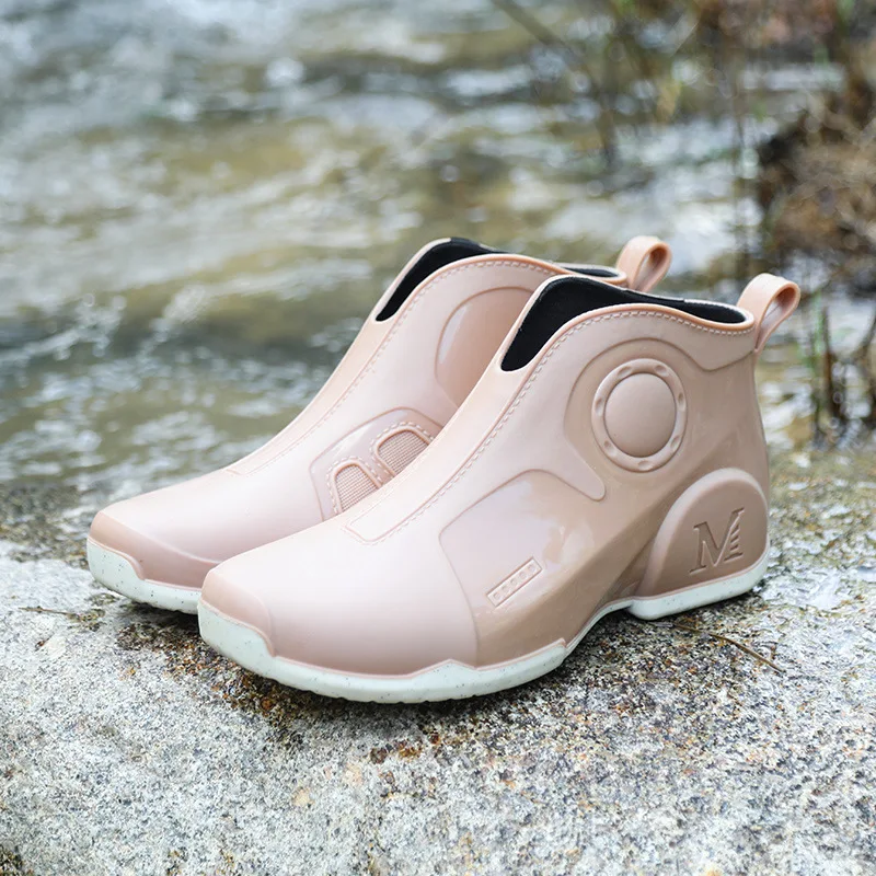 thumbnail image 1 of Botas de lluvia para pesca al aire libre para hombre 2023, botas de lluvia impermeables antideslizantes de moda, botas de lluvia para trabajo en la cocina interior, botas para lavado de autos., 1 of 5