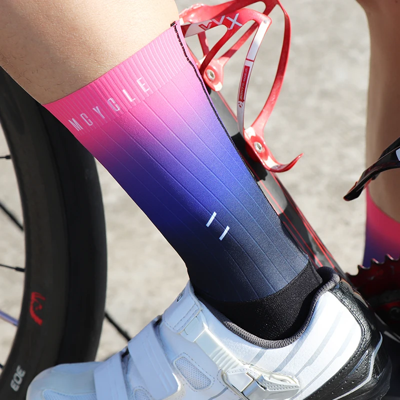 MCYCLE Gradient Color Aero Cycling Socks Seamless Anti-Slip