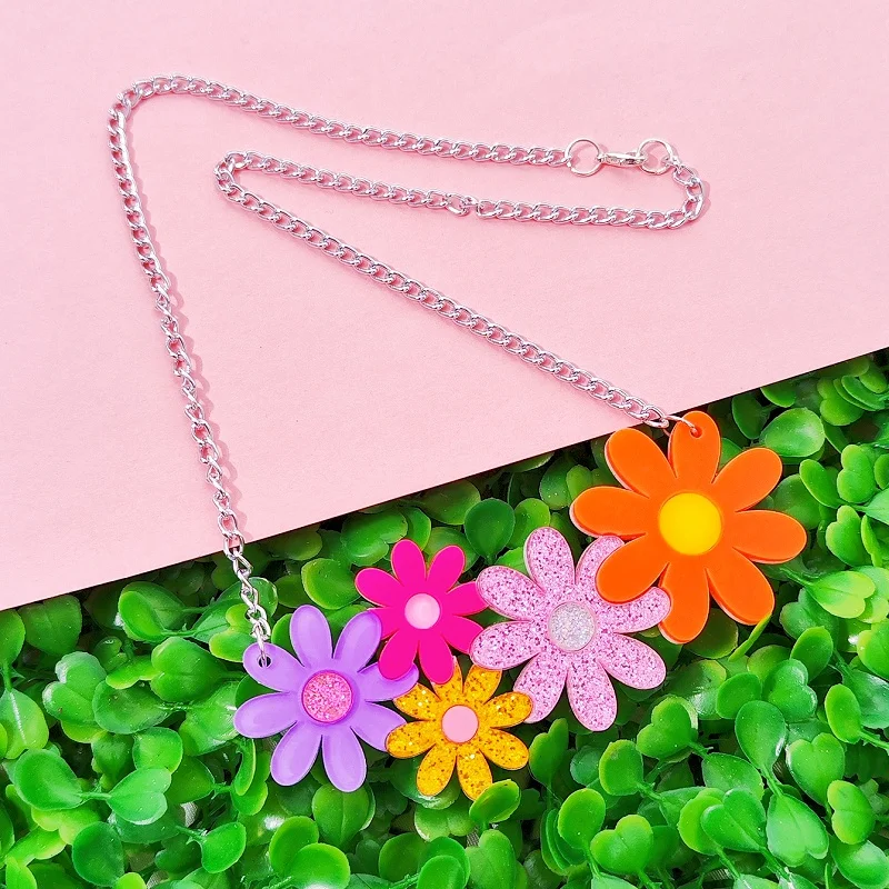 KUGUYS Bunte Boho-Blumen-Anhänger-Halskette für Damen, glitzernd, trendig, Acryl, Sommer, Strand, Modeschmuck, Accessoires – Detail 9