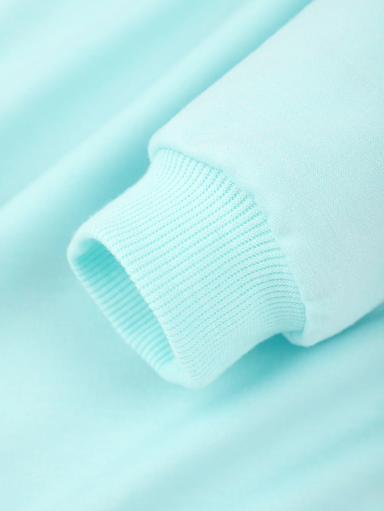 Рисунок 4 - Рождественская одежда для маленьких девочек