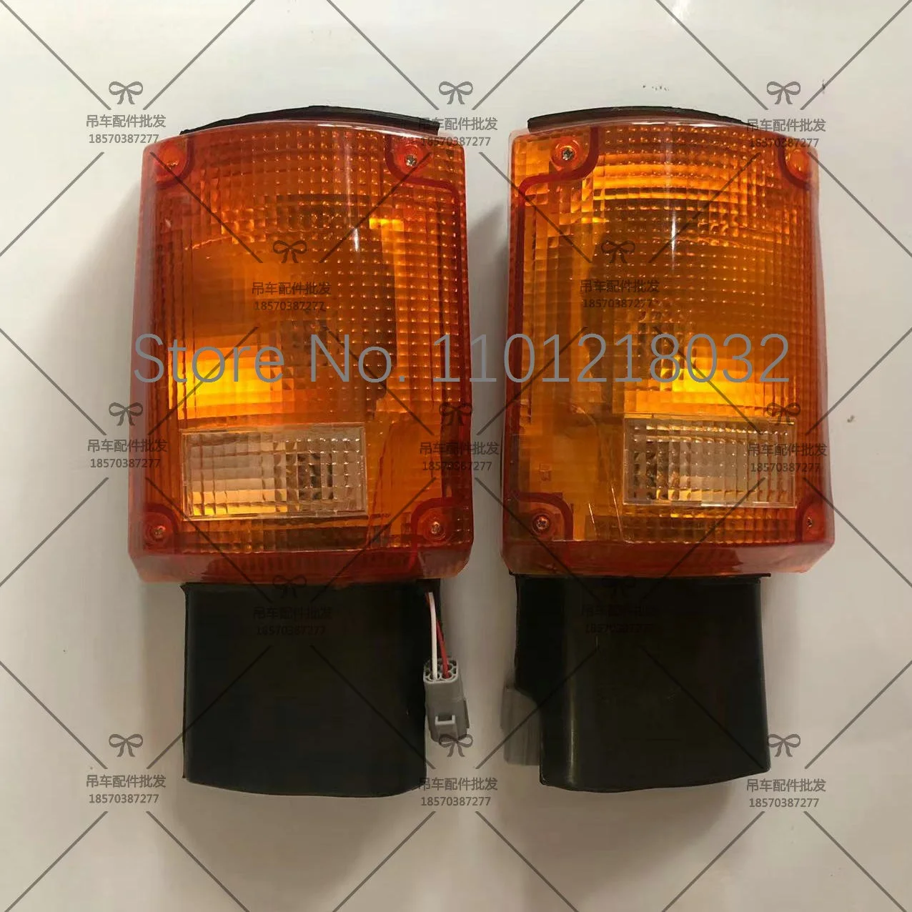 Crane side turn signal Old-fashioned Puyuan turn signal Zoomlion XCMG crane Headlight side light Turn crane accessories