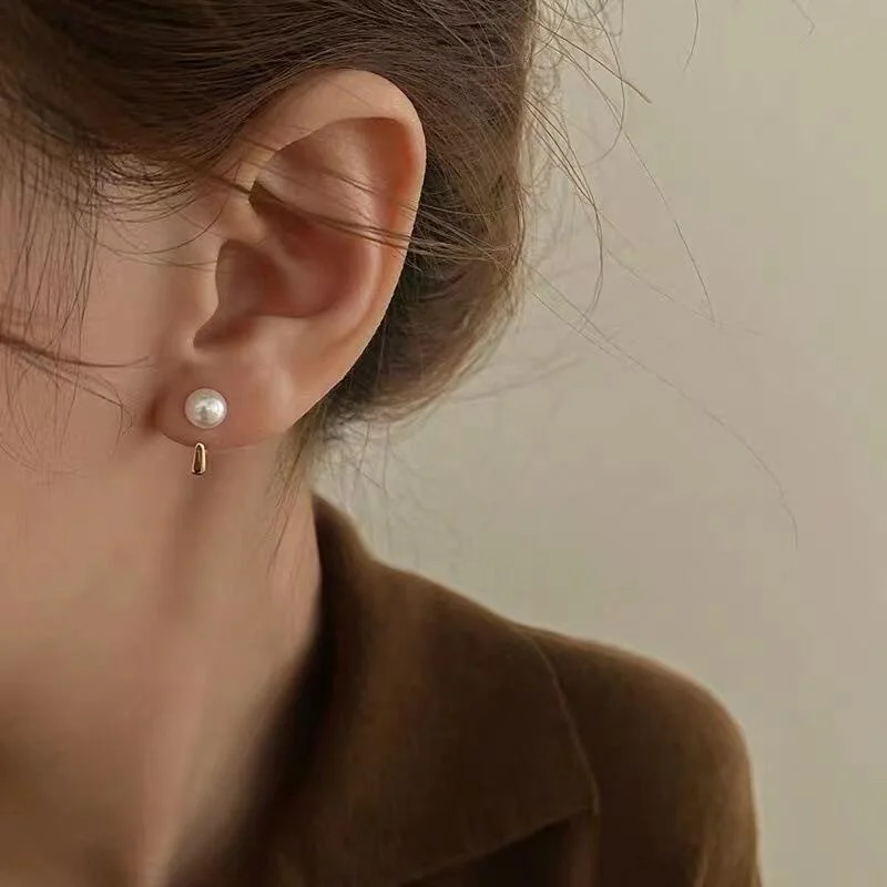 Metal Stud Earrings Claw Four-Prong Ear Studs Silver Color Butterfly Fish Earrings For Girls Asymmetrical Jewelry New Trendy