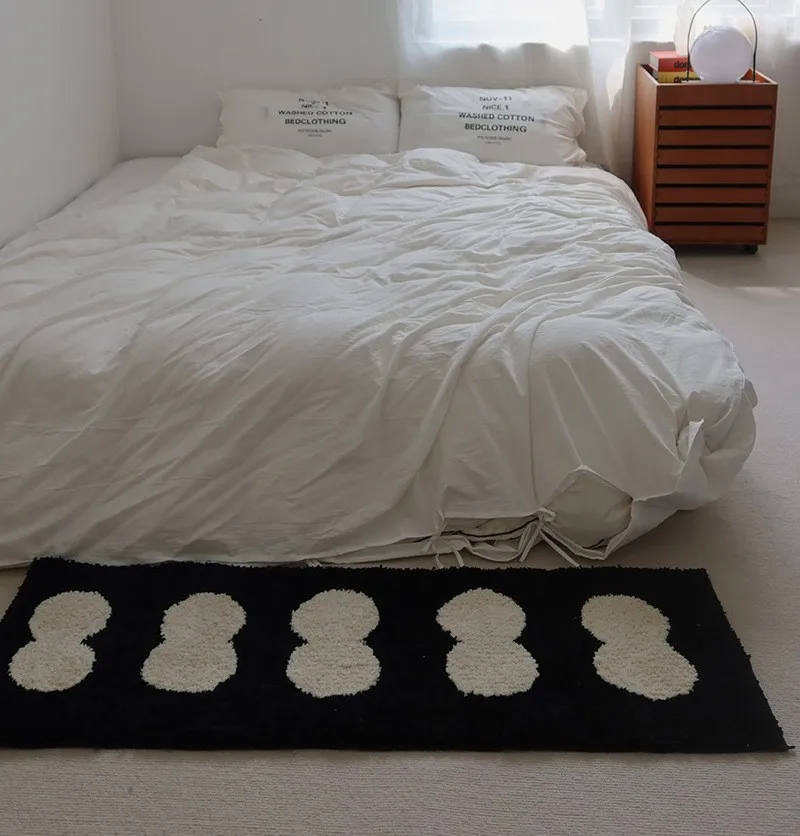 Top Quality Tufting Black White Rug Soft Fluffy Bedside Bedroom Carpet Plushy Area Floor Pad Doormat Aesthetic Home Room Decor