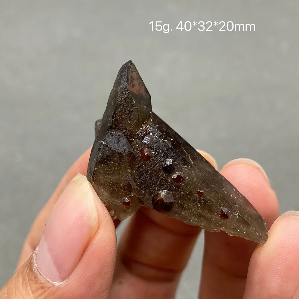 100% natural garnet rough crystal mineral specimen quartz cure specimen