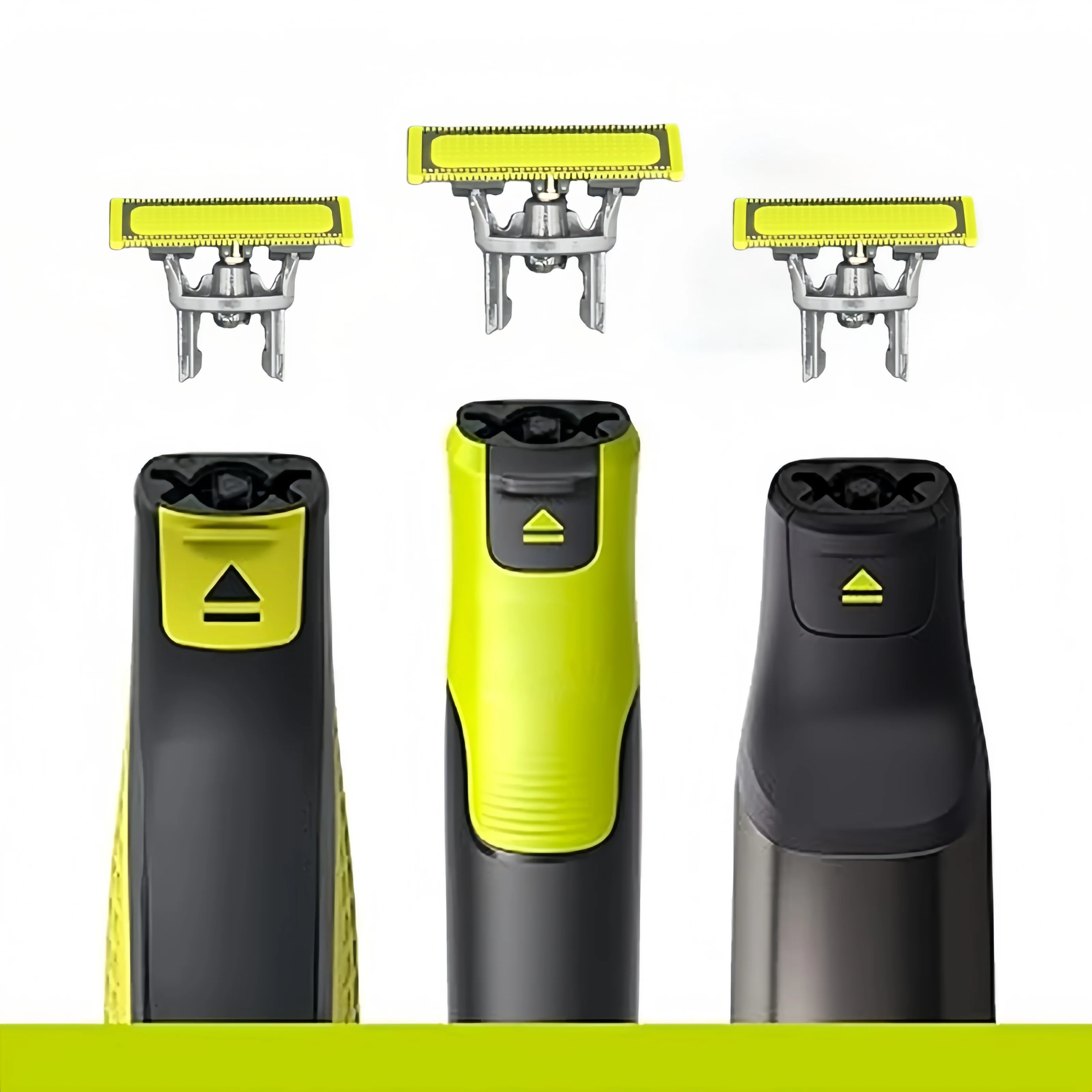 Lot de 10 hélices de drone en carbone alignées, reflets lumineux.