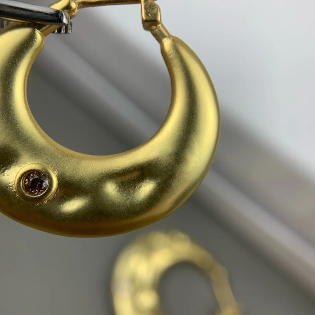 2022 Hot Trend Brand Exquisite And Simple U-shaped Earrings Beauty Ear Studs Everyday Wear Versatile Jewelry Atmosphere Banquet