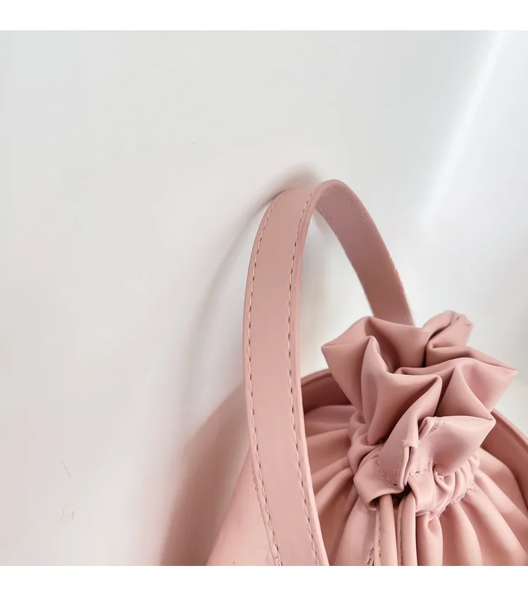 New Chinese style niche design with drawstring cylinder crossbody 2024 new trendy and versatile casual small bag_voghion.com