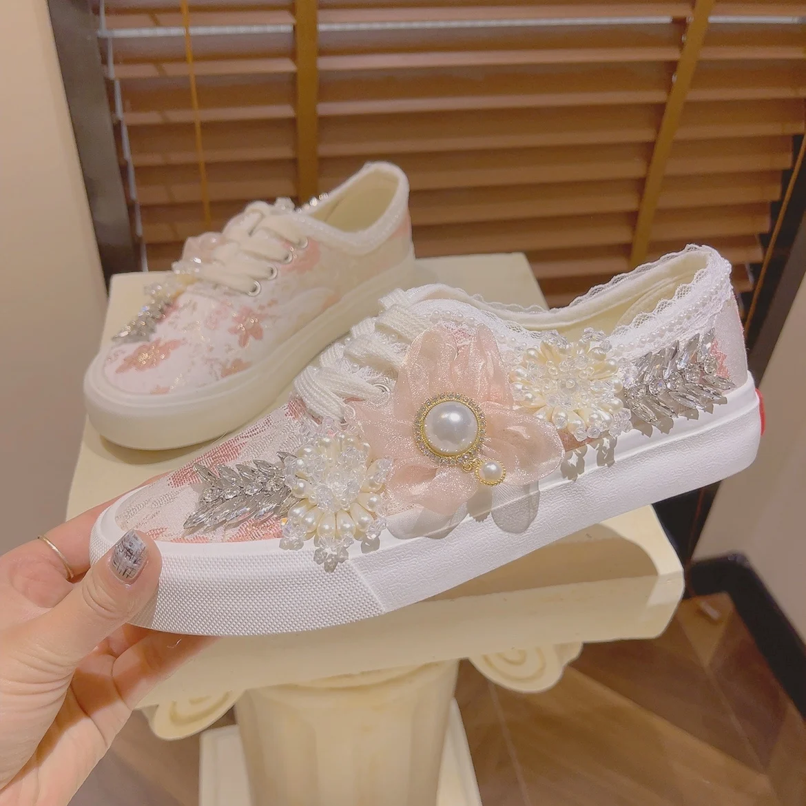 spring-2023-new-embroidered-flowers-flat-lace-canvas-shoes-national-wind-pink-retro-sweet-low-cut-designer-shoes-women-sneakers