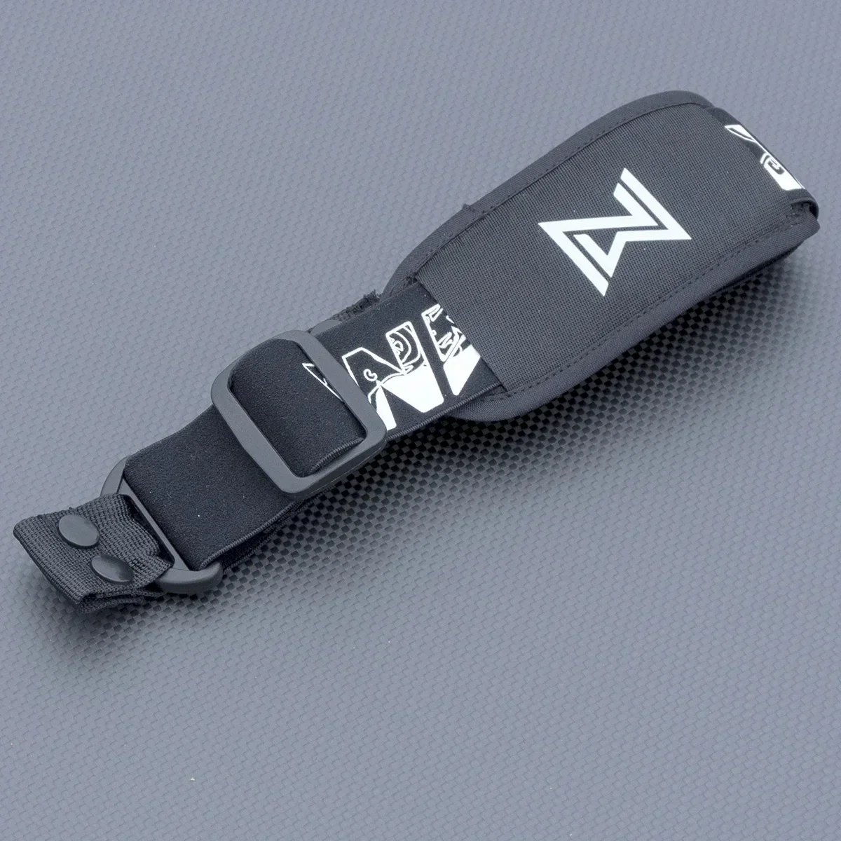 Détail du bandeau FPV avec support batterie, sangle et pochette pour batterie