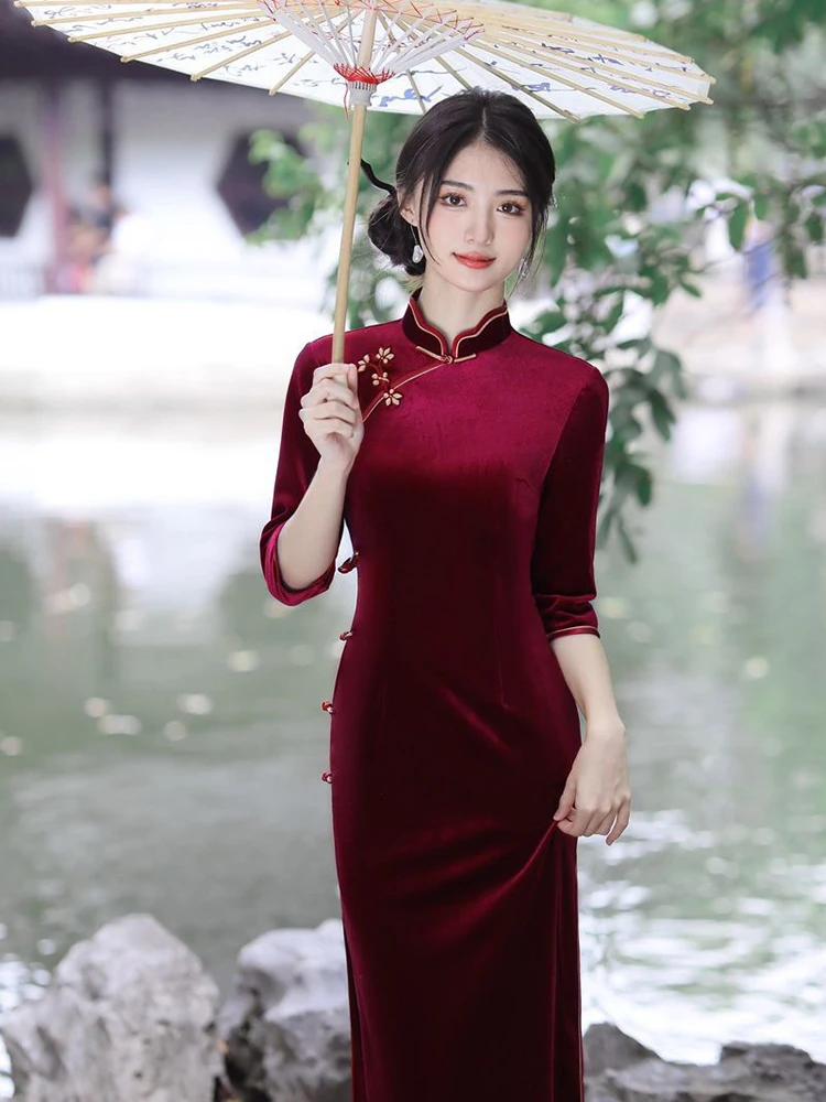 

Yourqipao Autumn Black Solid Gold Velvet Cheongsam Retro Fashion Elegant Qipao Chinese Traditional Style Evening Dress for Women