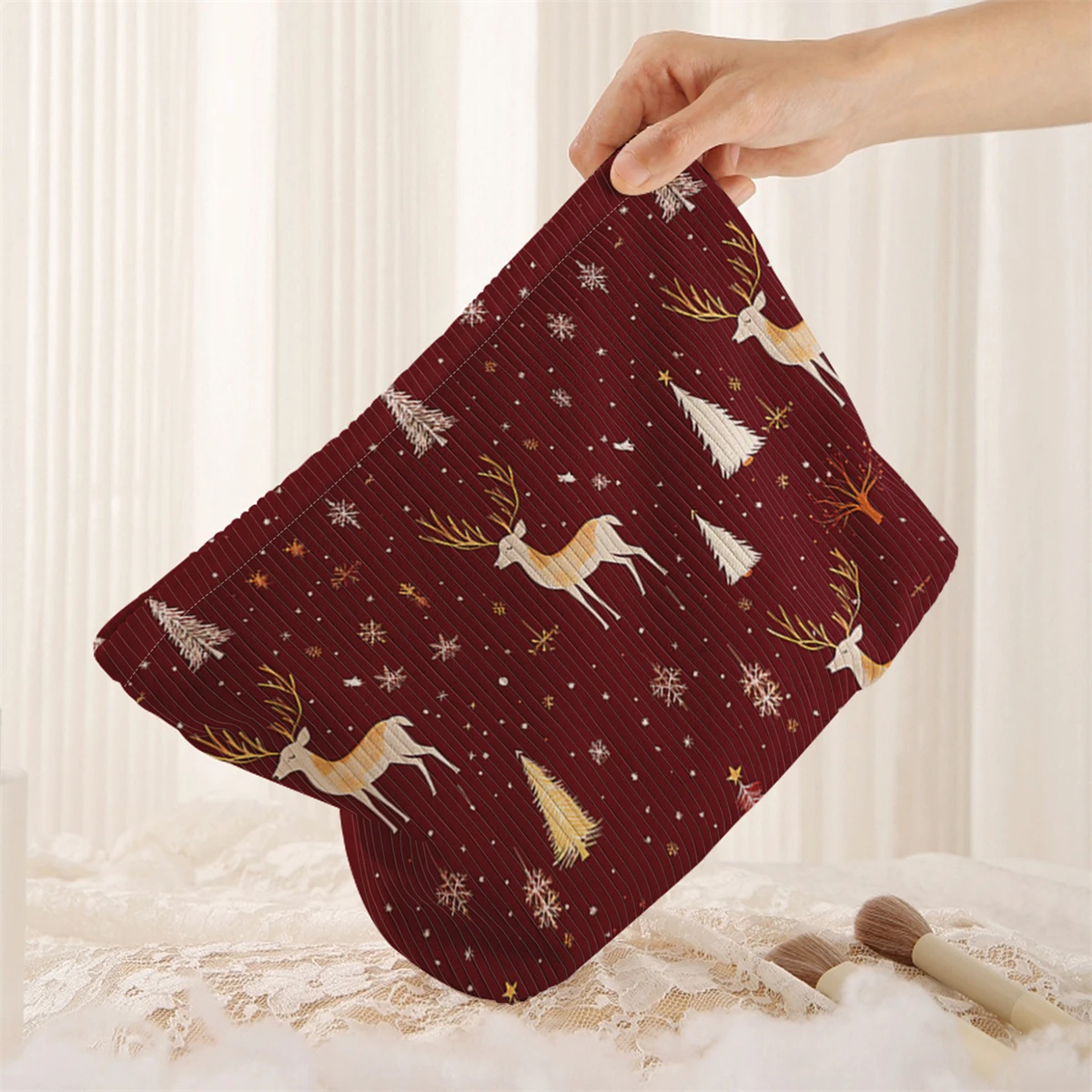 1 Christmas themed corduroy makeup bag, lightweight zipper makeup storage box, multifunctional bag with lining