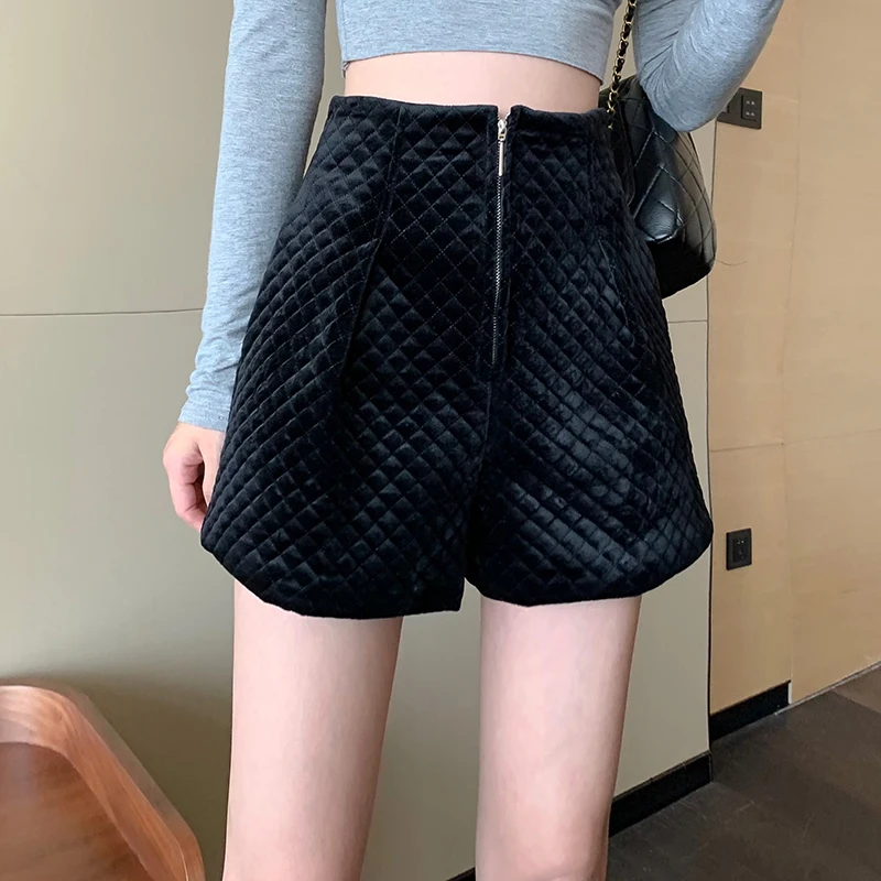 New 2022 Spring Casual High Waist Black Argyle Wide Leg Shorts For Women Plus Size Vintage Wild Zipper Mini Velvet Shorts Woman women's clothing stores